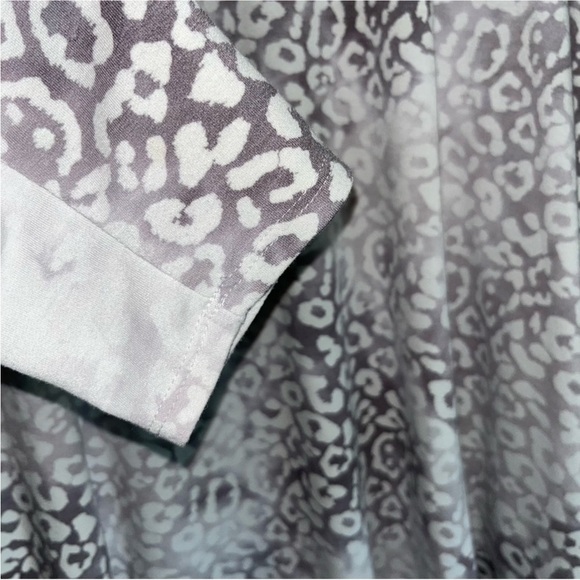 Jodifl White Leopard High Low Long Sleeve Blouse - Picture 5 of 6